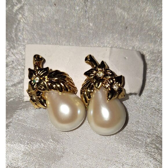 Avon Vintage Women's Earrings Pear Shaped Pierced Glass Pearl Elegant Gold Tone - Picture 1 of 7